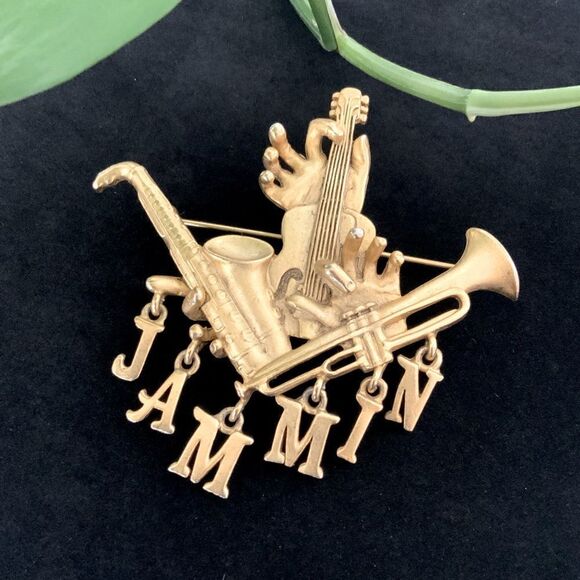 Vintage AJC Musical Brooch - Gold Tone - Jammin - Jazz Inspired - Picture 1 of 3